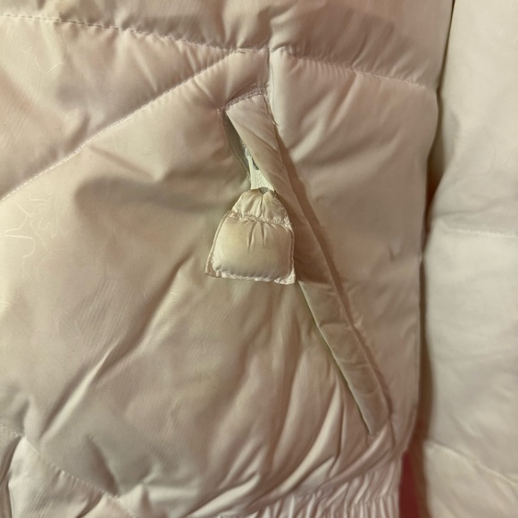 Columbia Cream Puffer Jacket with Quilted Design - Picture 4 of 12